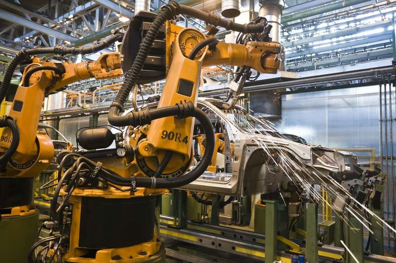 Российские автозаводы по итогам года будут загружены лишь на 40%