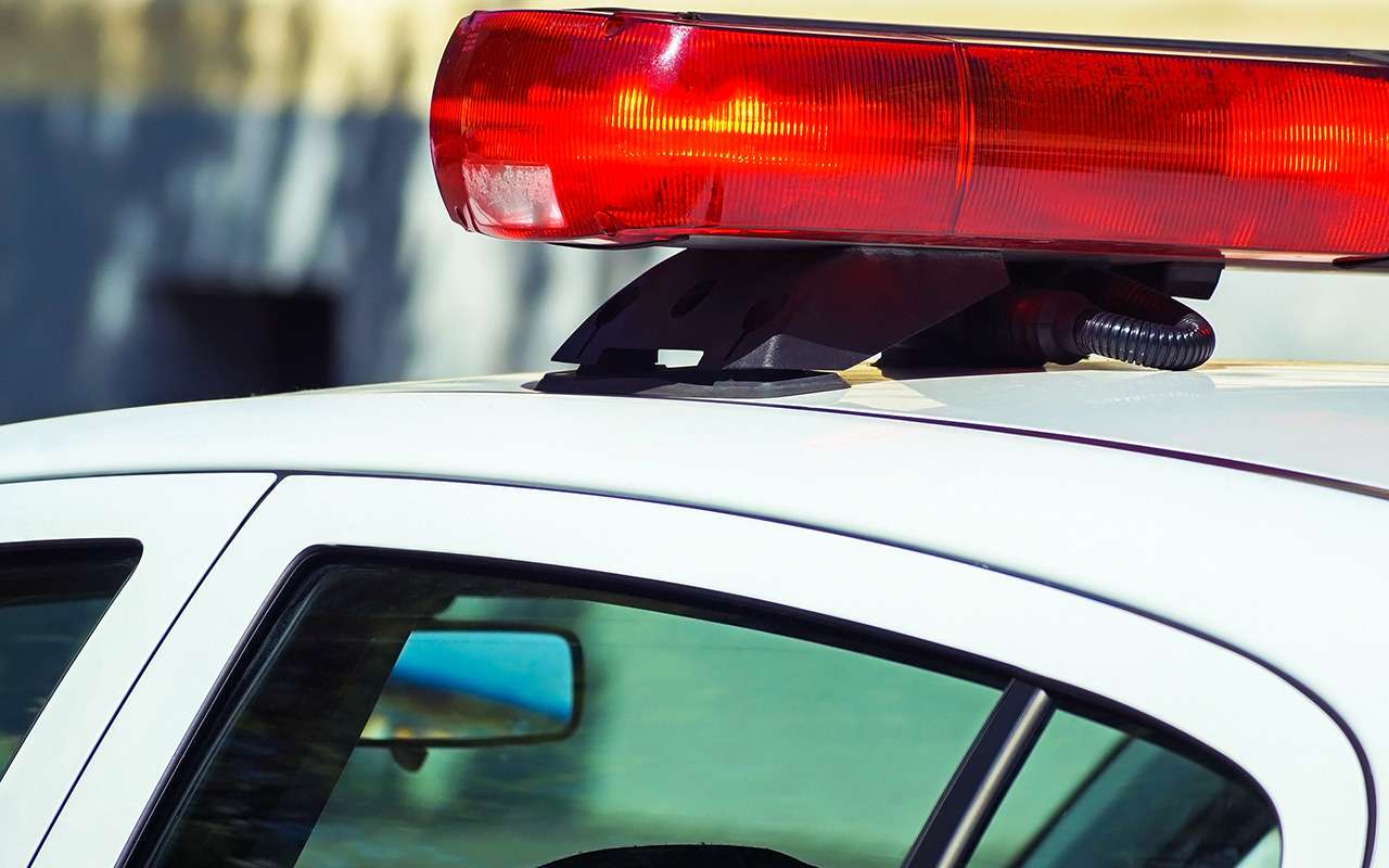 Военный разбил голову мужчине и его матери за криво припаркованный автомобиль