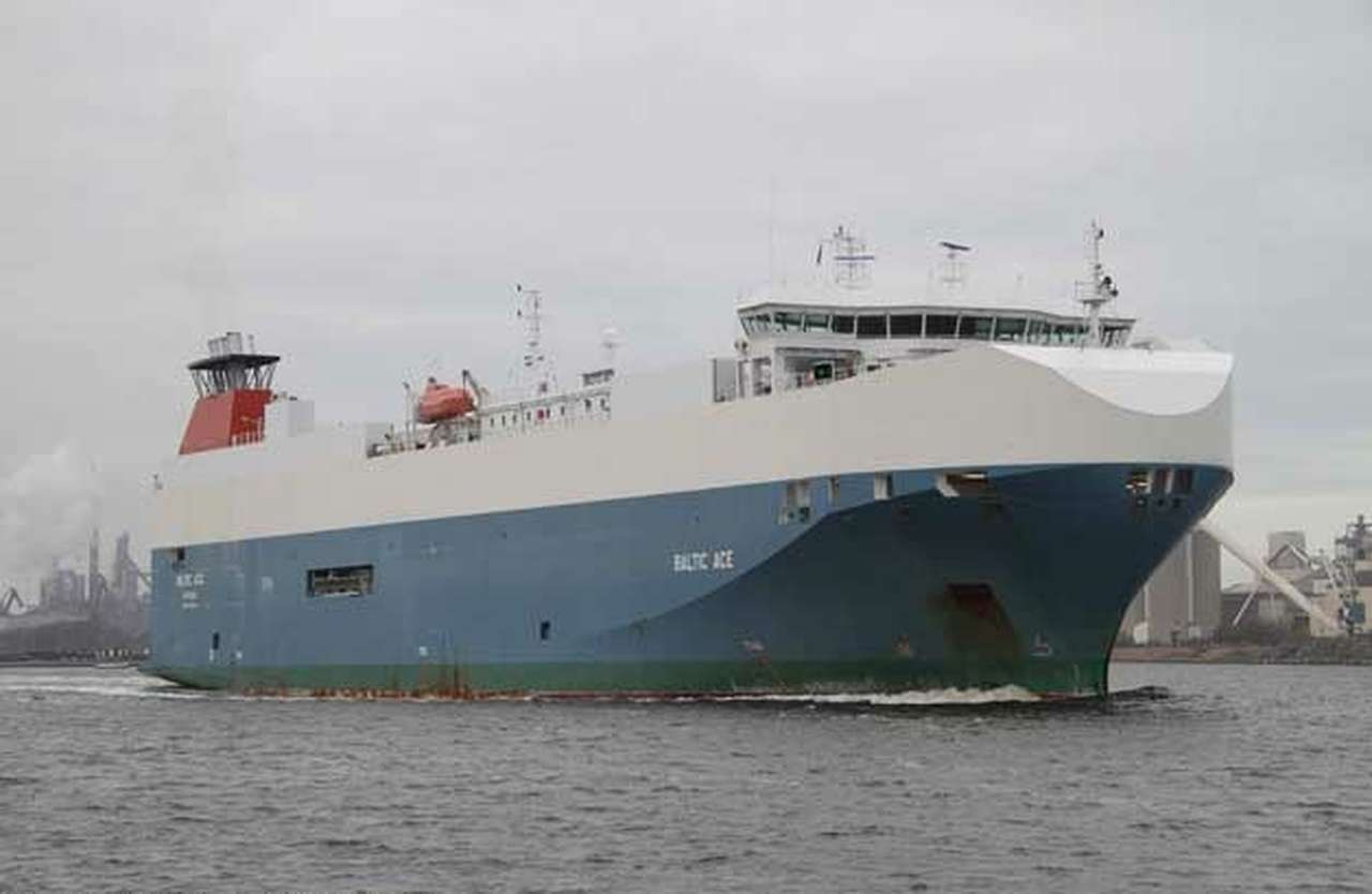 В Северном море утонули 1400 новых автомобилей Mitsubishi