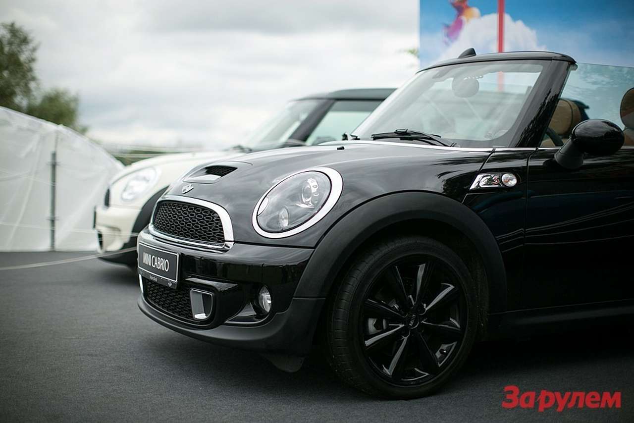 «Ненормальный» MINI зажег на Red Bull Flugtag 2013 