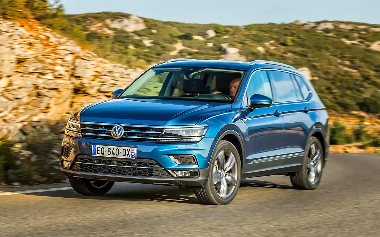 По длине кузова Tiguan Allspace почти дотянулся до более дорогого и престижного Туарега.