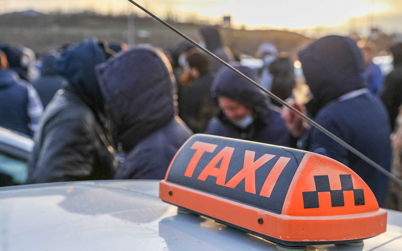 Московские таксисты угрожают голодовкой: в чем причина?