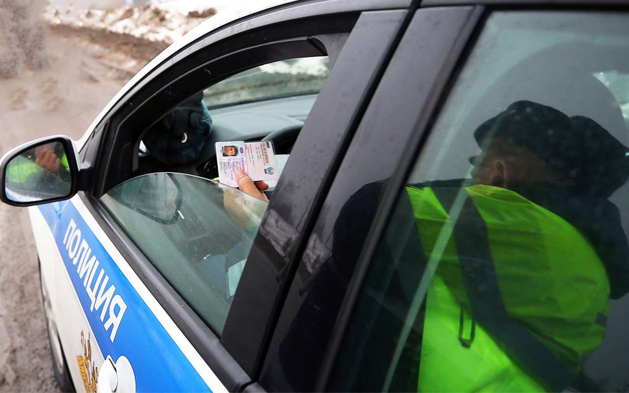 Подставил товарища: два друга с поддельными правами «погорели» в один день