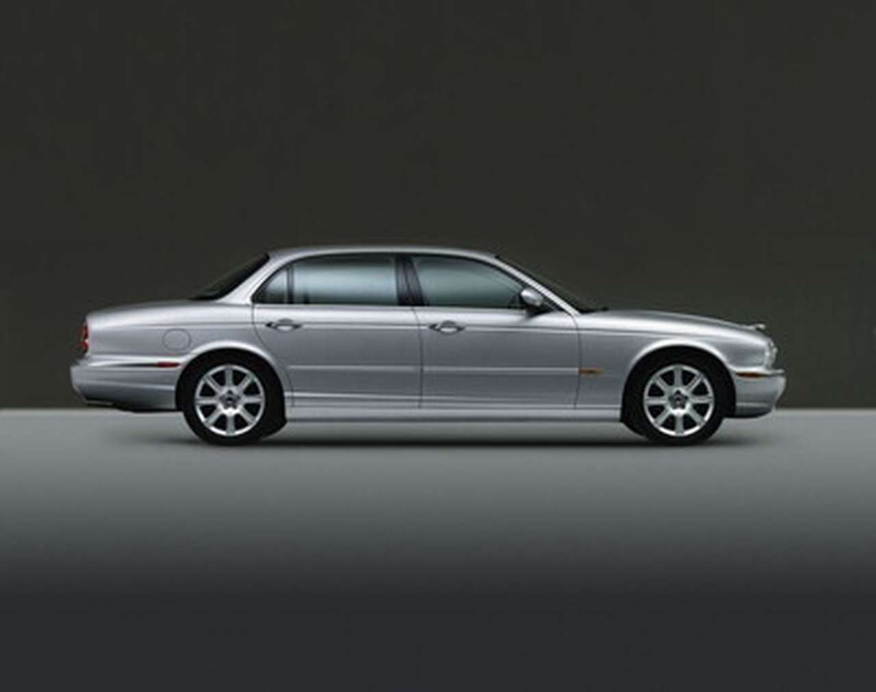 Jaguar растянул седан XJ