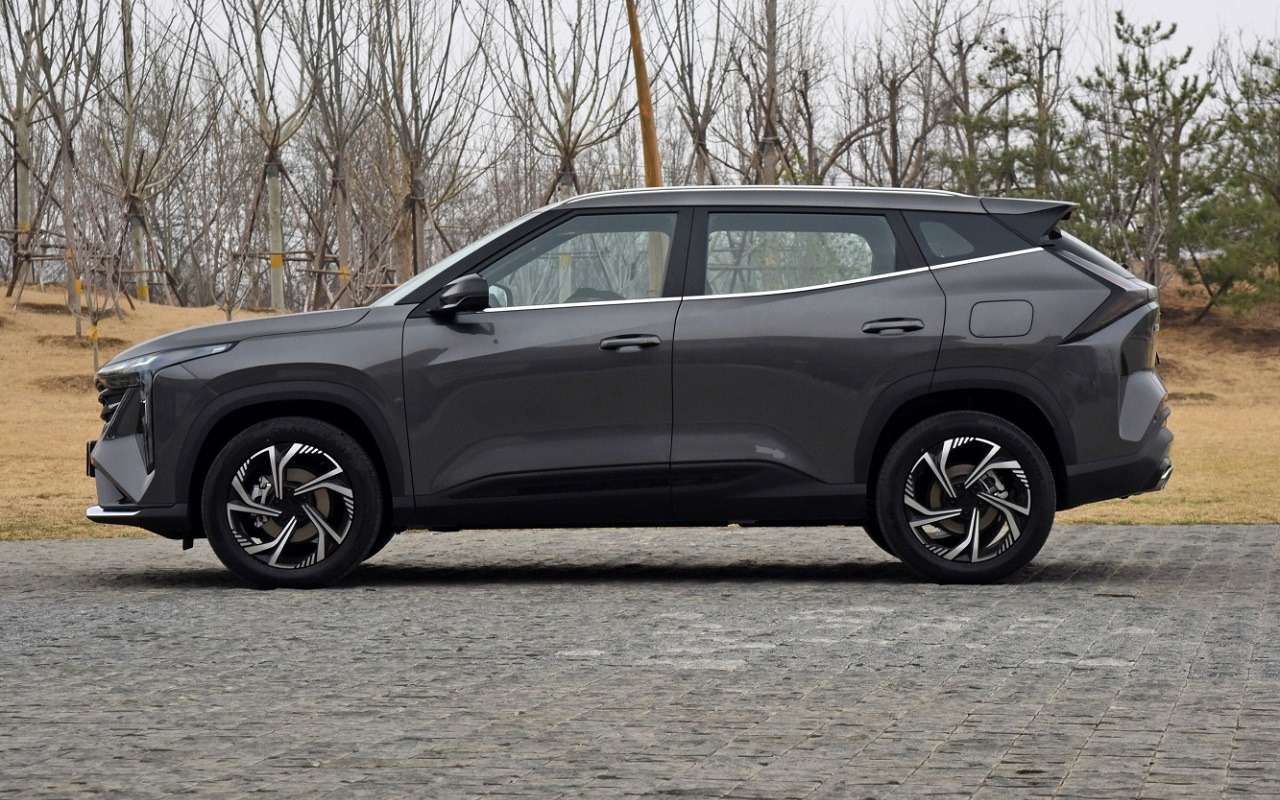 Новый кроссовер от Geely дебютирует в РФ в ближайшее время