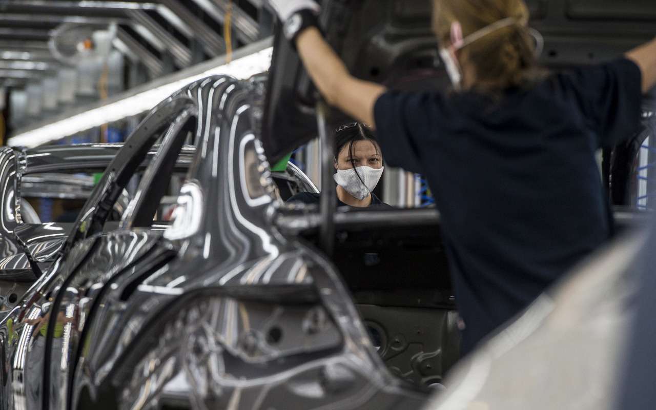 Автоконцернам предложили определиться: уходят они из России или остаются