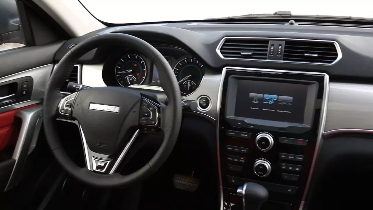 Интерьер Haval H2
