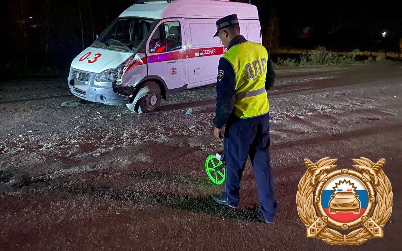 Девятиклассник на мопеде столкнулся с автомобилем скорой помощи