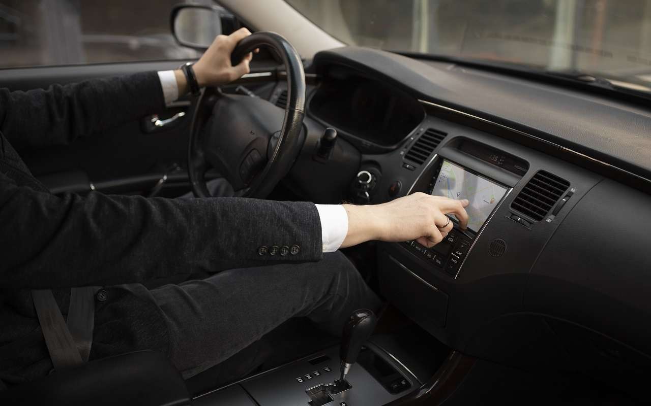 Опасные привычки: что происходит, если нажимать педали на АКП двумя ногами