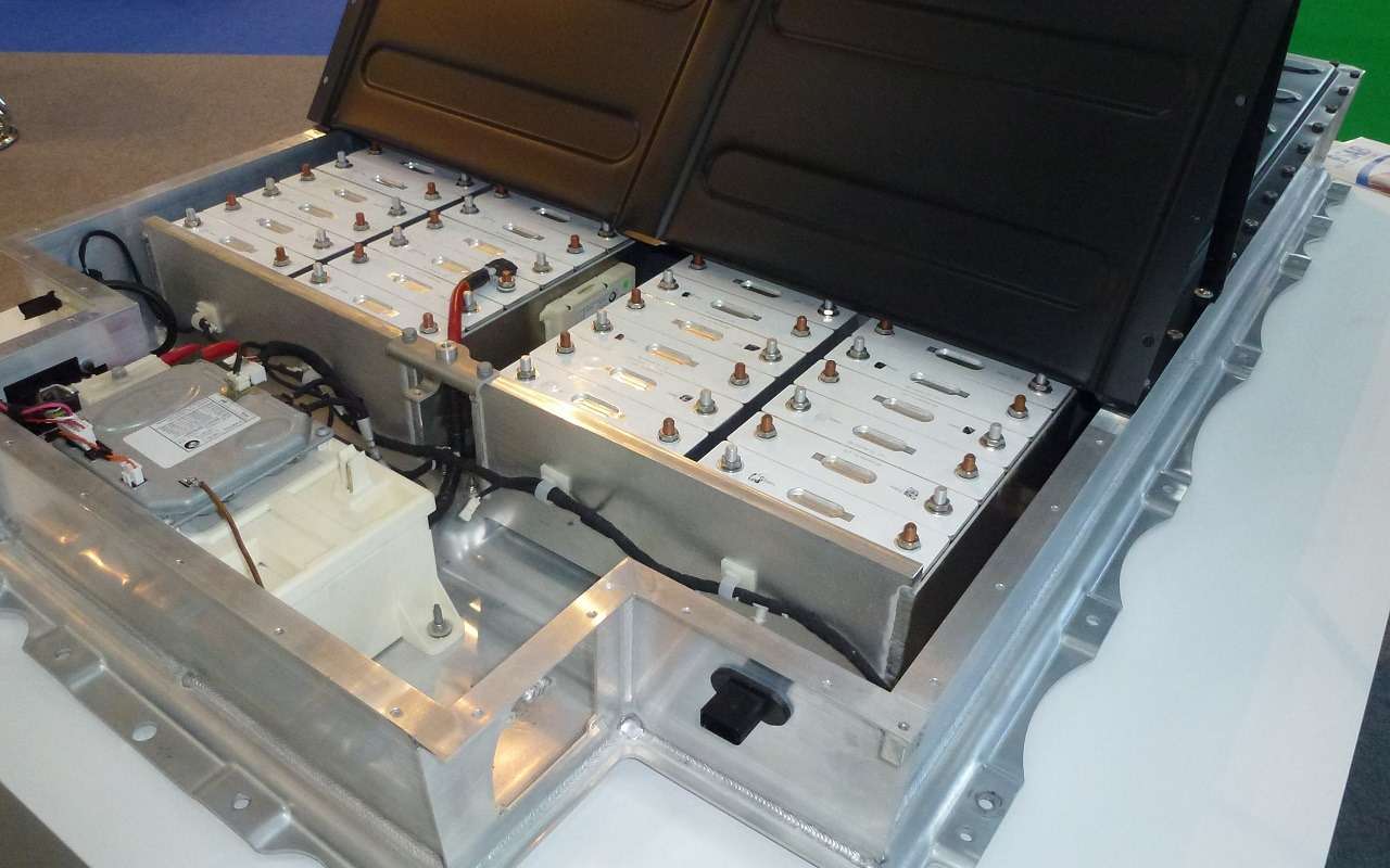 Еще одна страна не будет поставлять в РФ литий-ионные батареи для авто