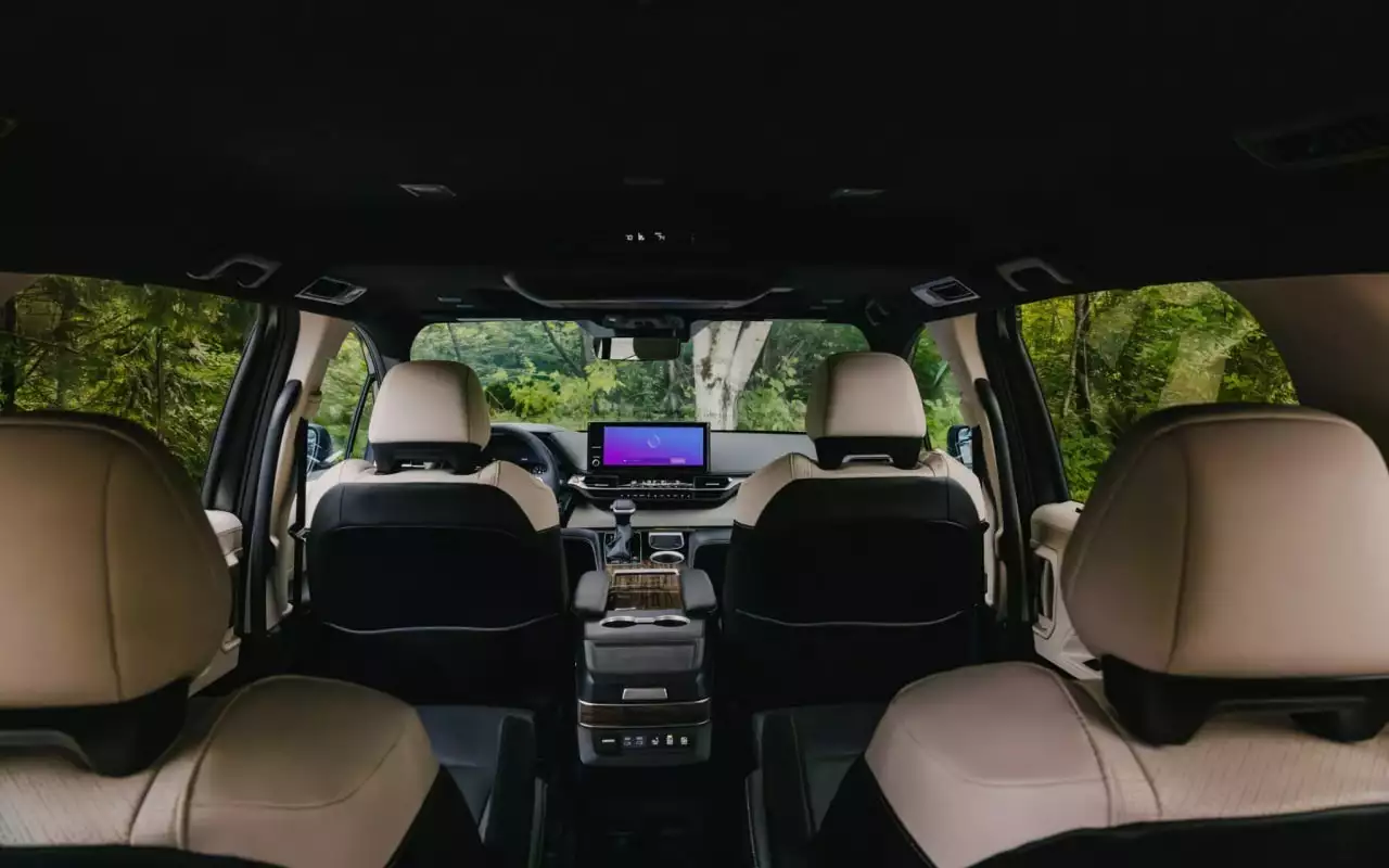 Интерьер Toyota Sienna 2025