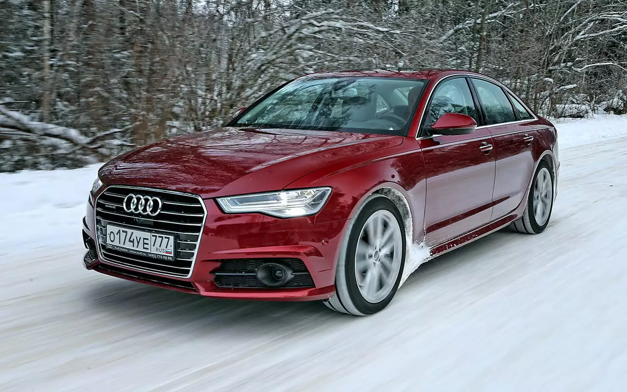 Цены на 333-сильную Audi A6 стартуют с отметки в 3 640 000 рублей – и это отличный повод раскручивать дилеров на внушительную скидку, поскольку цены на новейшую 340-сильную «пятерку» (540i xDrive) начинаются с той же отметки – 3 600 000 рублей! А вот 333-сильный Mercedes-Benz E400 4Matic дороже: минимум 3 980 000 рублей.