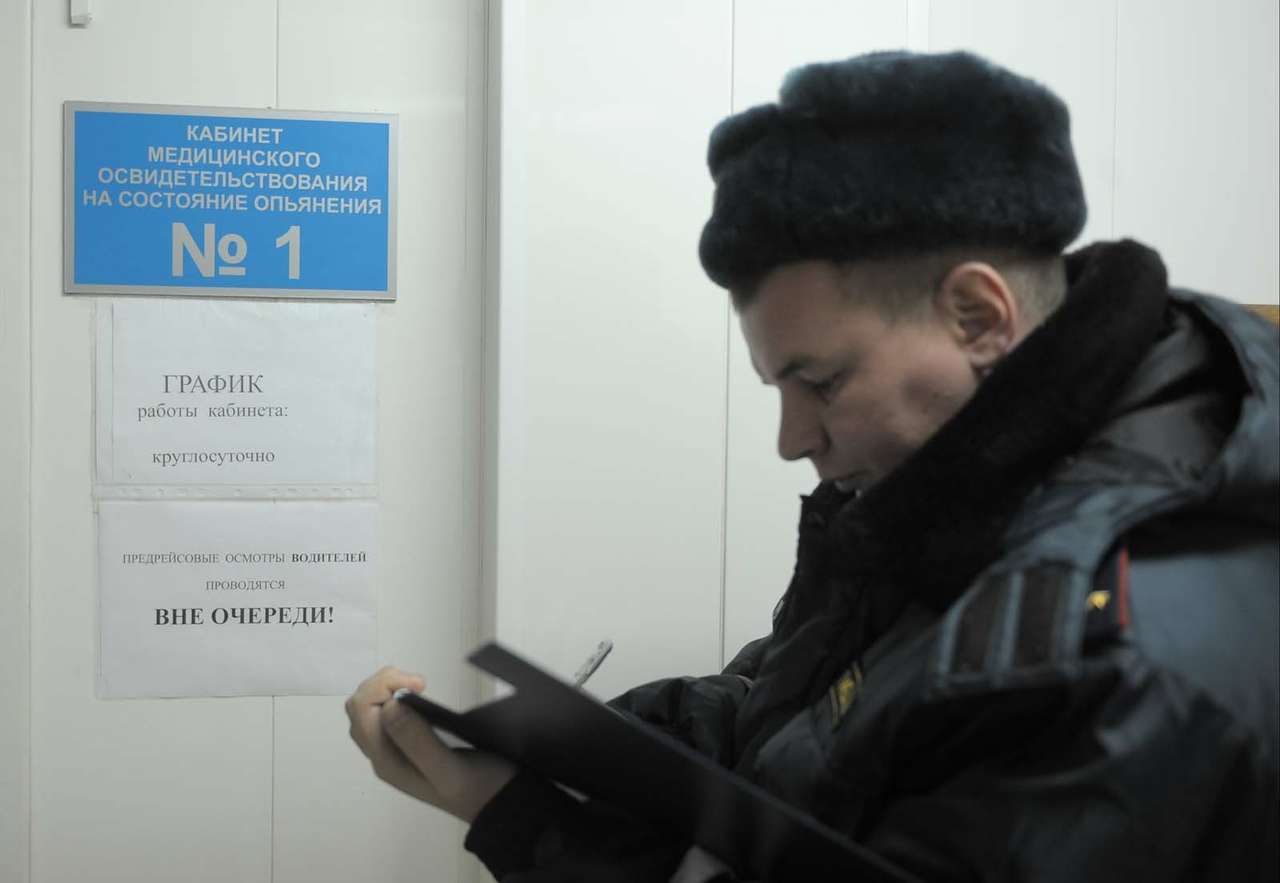 Минздрав ужесточил правила проверки на алкоголь и наркотики