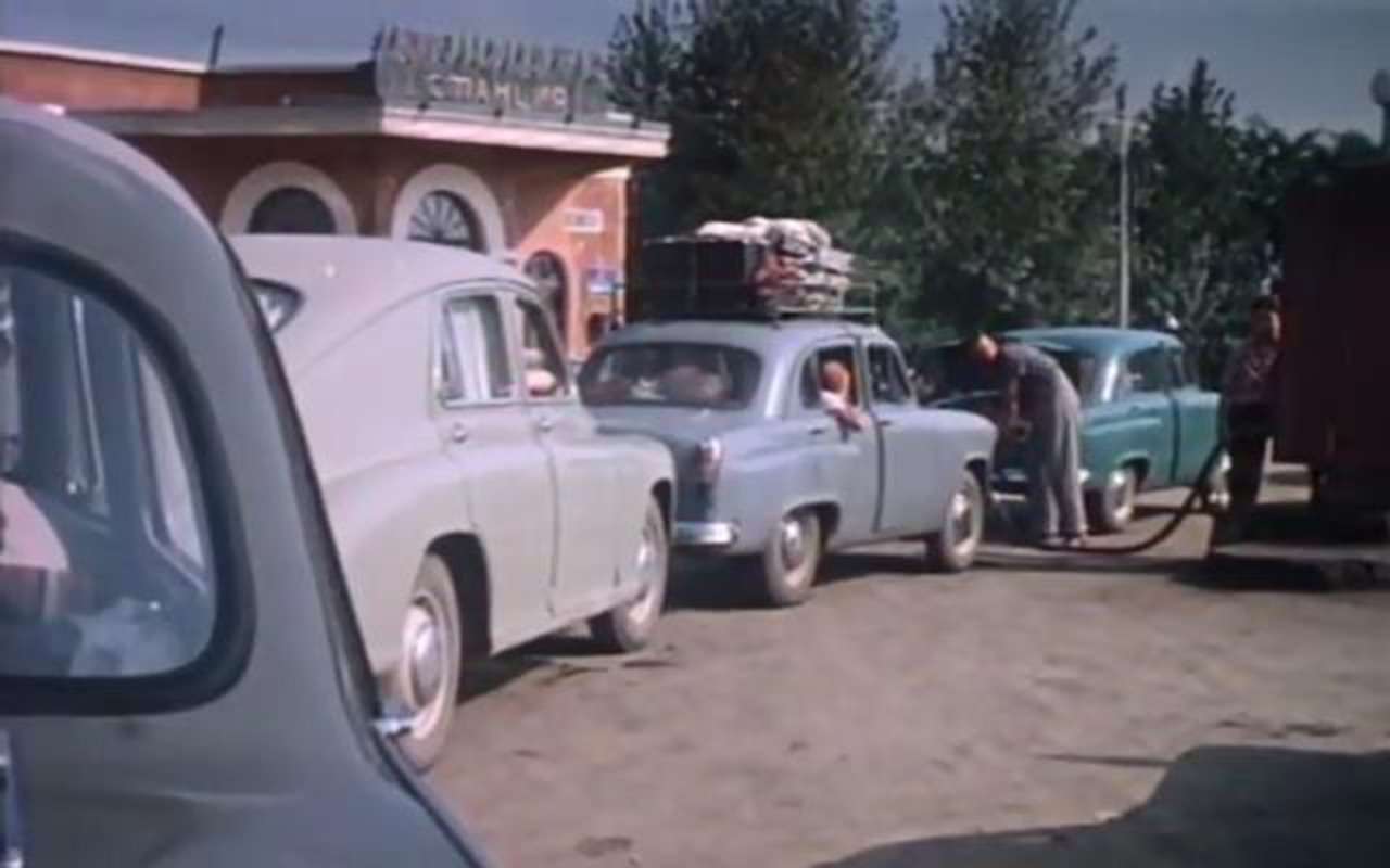 В картине 1957 года «К Черному морю» быт советского автотуриста показан вполне реалистично.