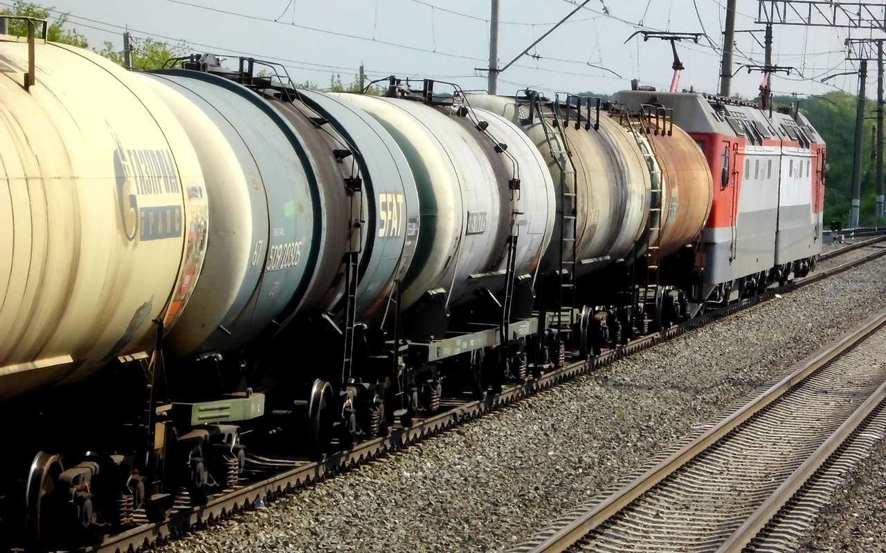 Правительство продлило временный запрет на экспорт топлива