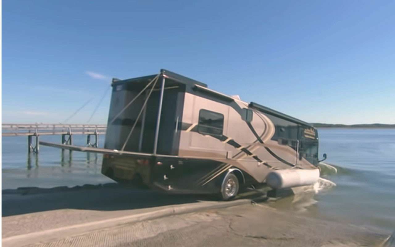 Свершилось: появился плавающий дом на колесах