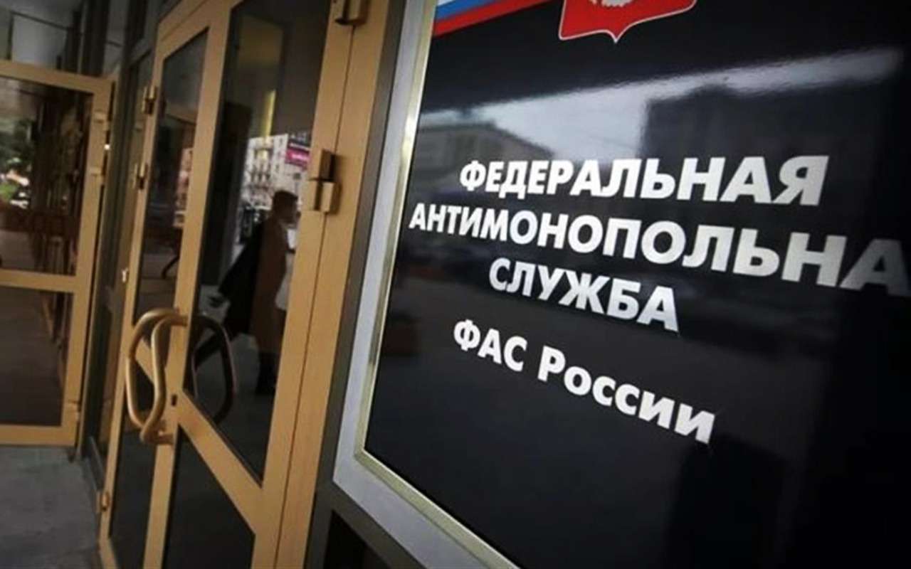 Чиновники объяснили, почему растут цены на бензин