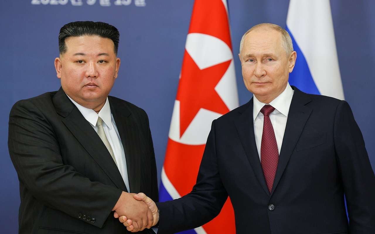 Путин вручил Ким Чен Ыну автомобиль