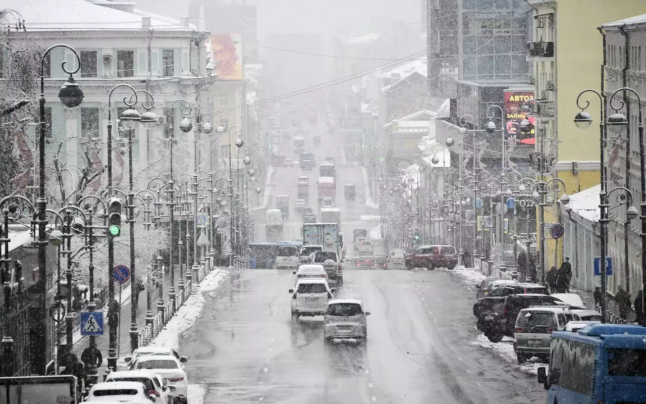 Что нужно делать при выезде на гололедицу
