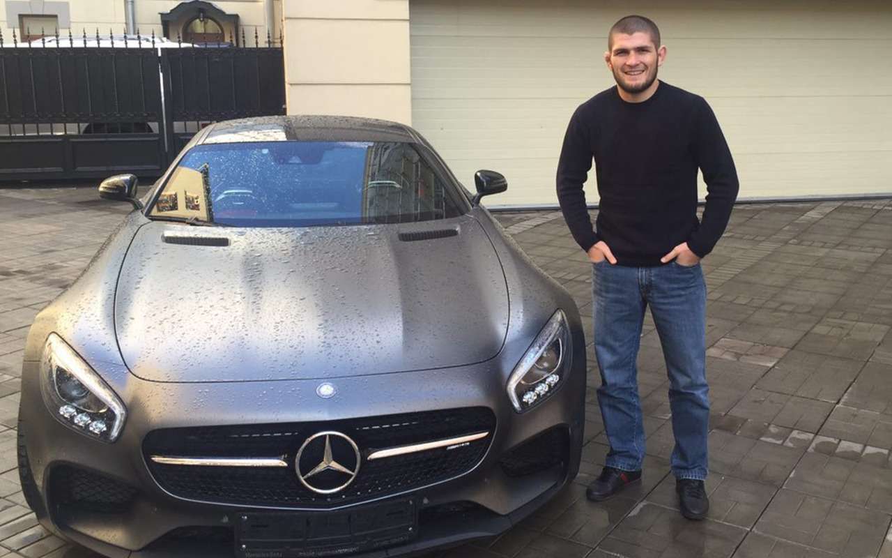 Странный автопарк Хабиба Нурмагомедова: Лада Веста, BMW и «Крузак»