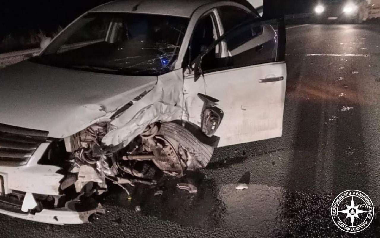 В Башкирии авария с тремя автомобилями унесла жизнь одного человека