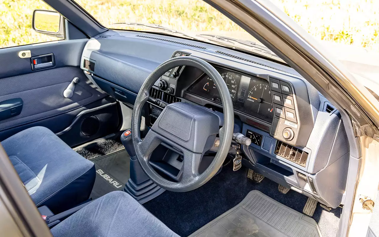 Интерьер Subaru бесхитростный, но практичный и аккуратный.