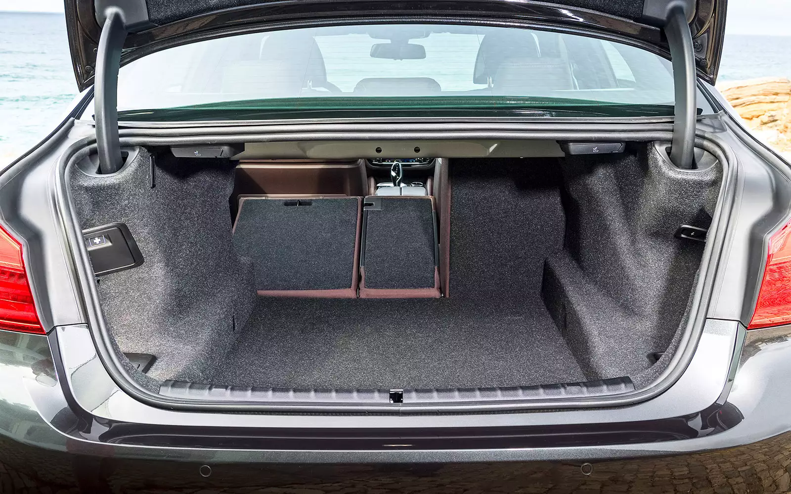 BMW luggage compartment floor net
