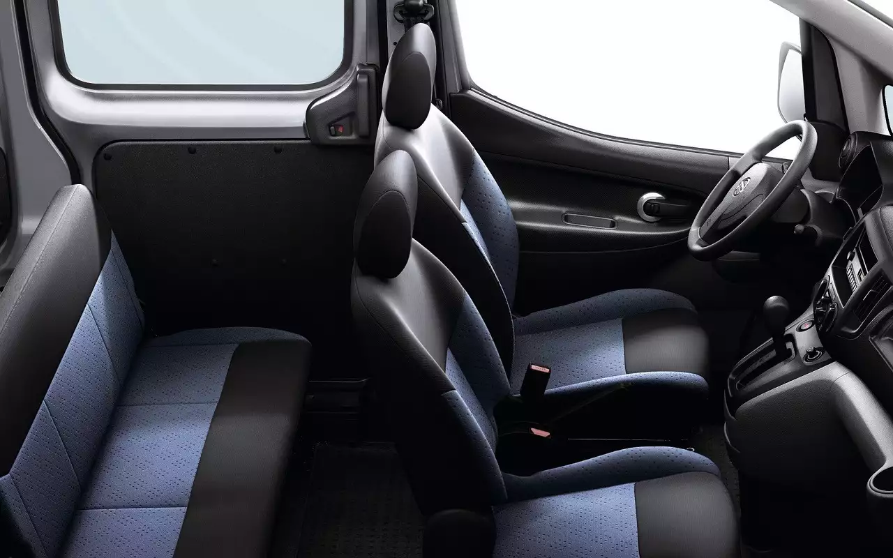 Интерьер Nissan NV200