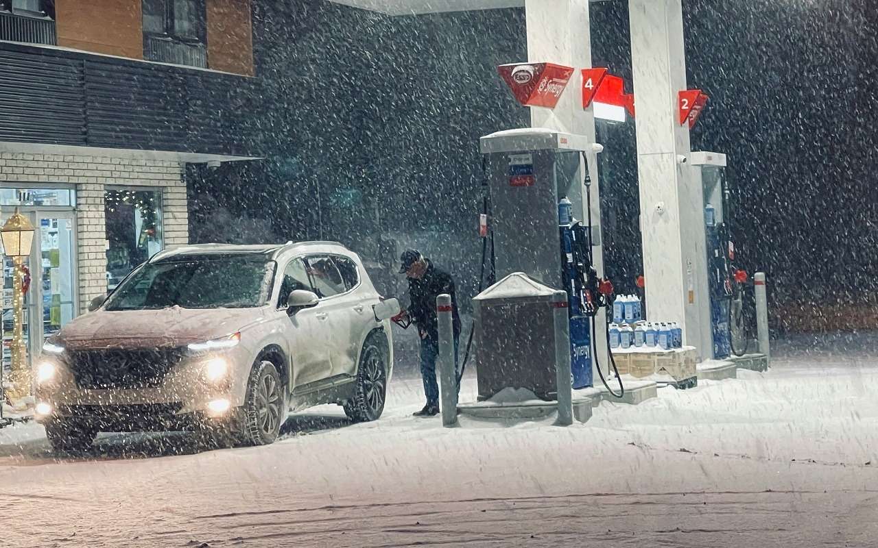 Водителям объяснили, чем чревата заправка авто топливом сомнительного качества