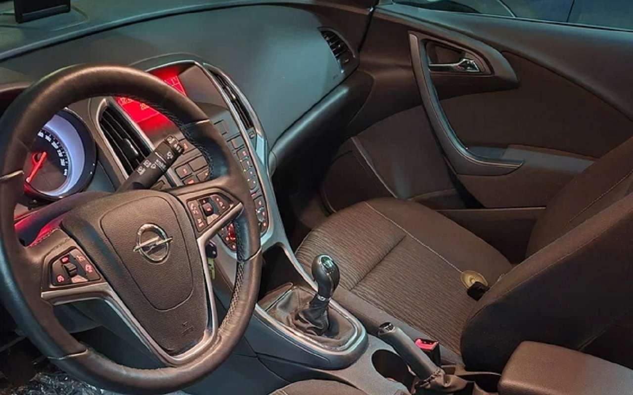 Opel Astra J