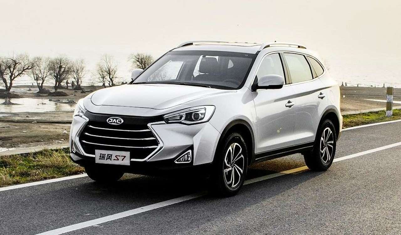 Садишься в JAC – попадаешь в Мерседес: дебютировал кроссовер Refine S7