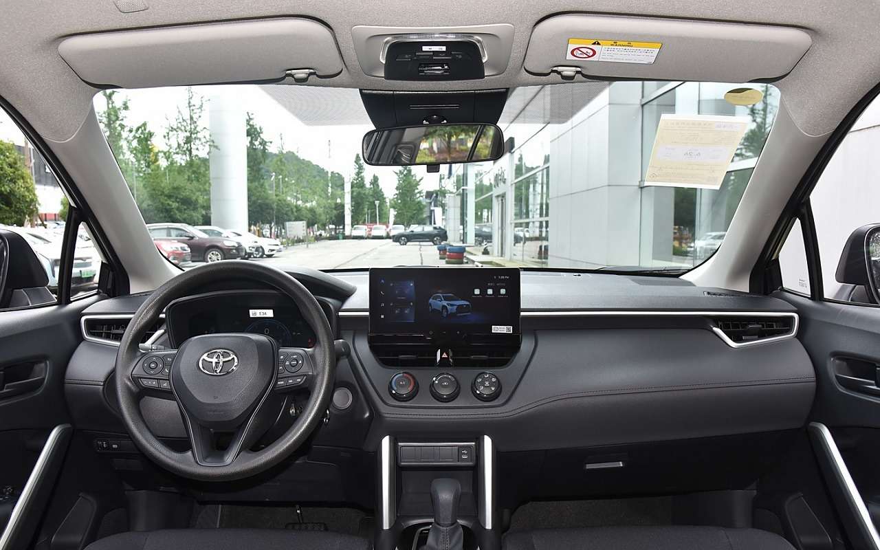 Интерьер Toyota Corolla Cross