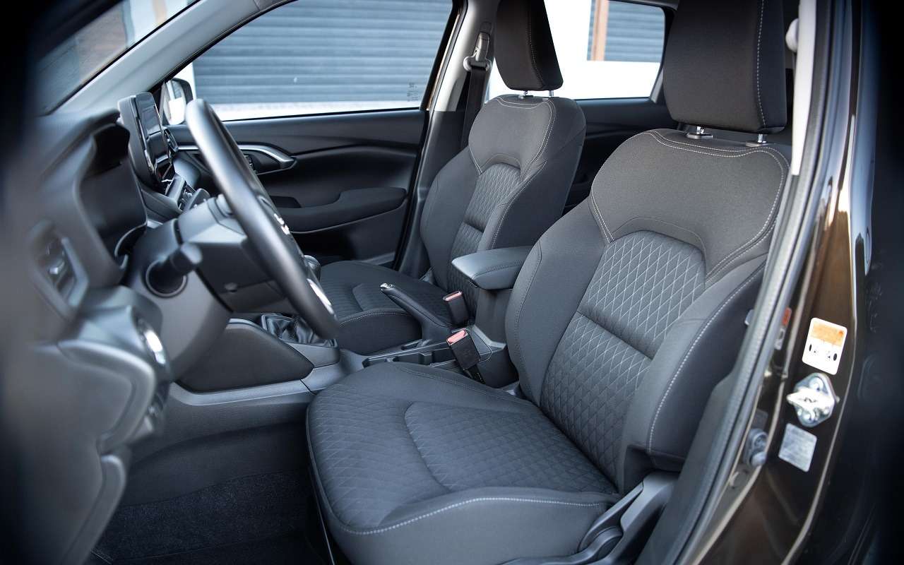 Интерьер Toyota Urban Cruiser Hyryder