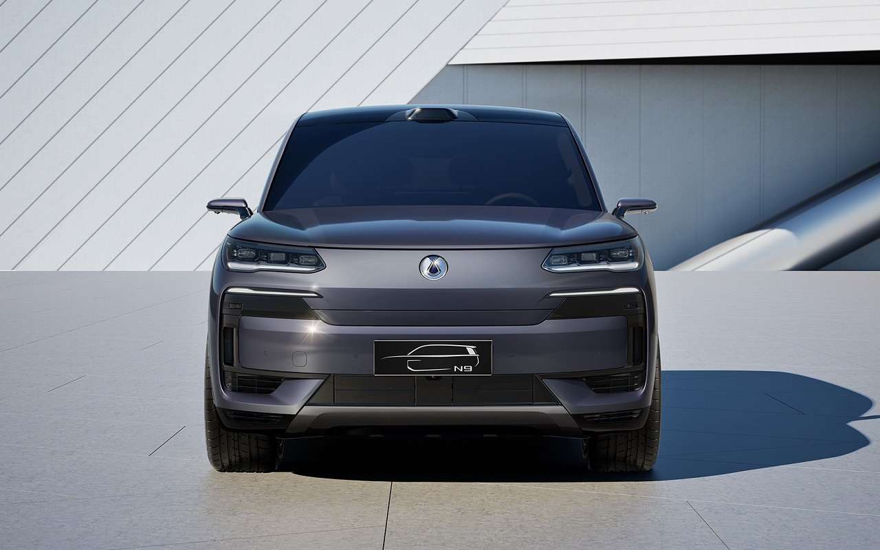 Этот внедорожник оснащен сразу тремя электродвигателями