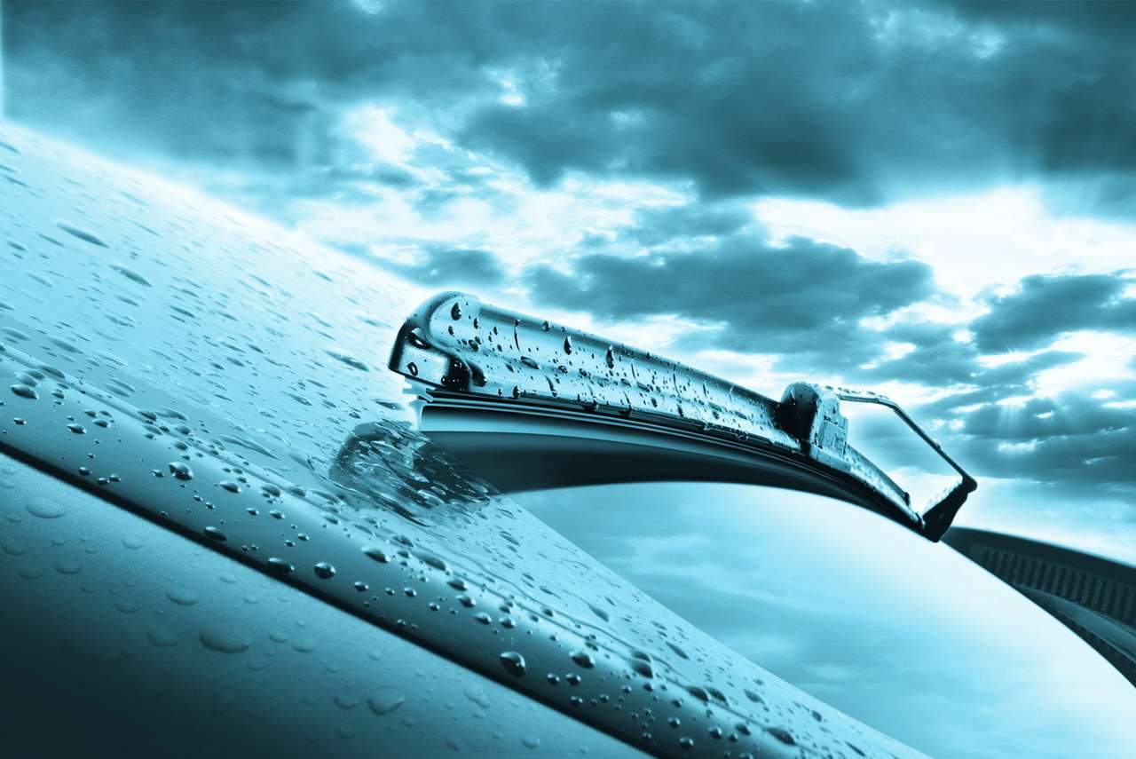 Как обеспечить хороший обзор: выбираем дворники и стеклоомывающую жидкость