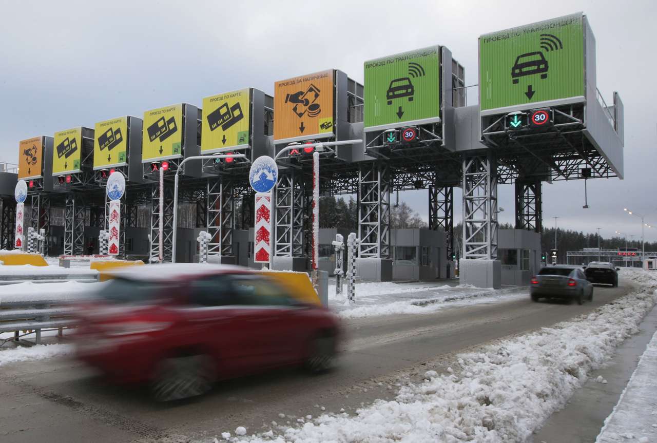 На платной трассе Москва - Санкт-Петербург выросли тарифы