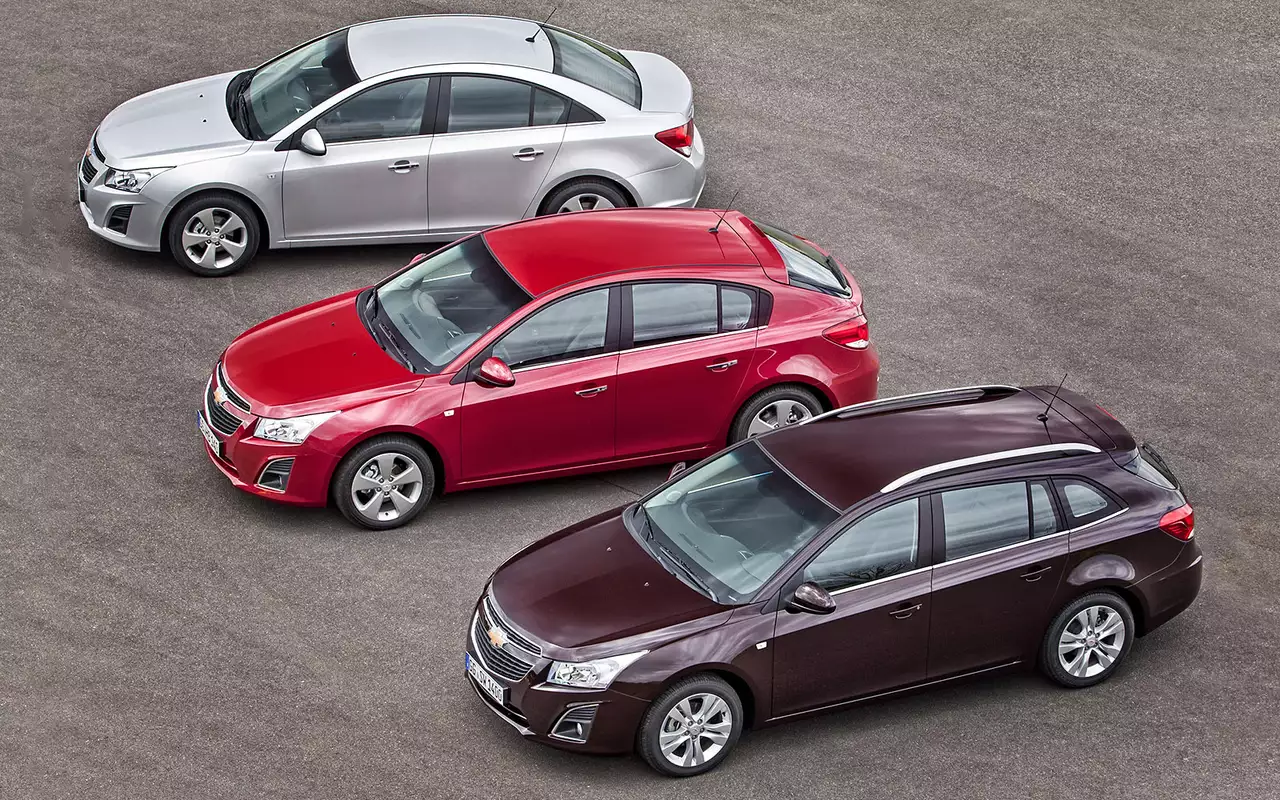 Седан, хэтчбек и универсал Chevrolet Cruze первого поколения