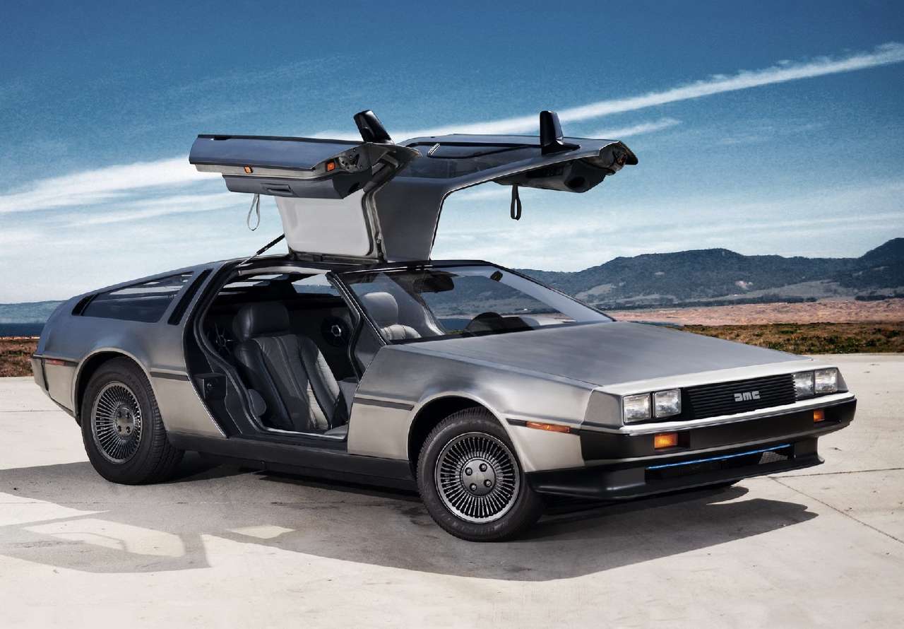 DeLorean запрограммировали на возвращение в 2017 году