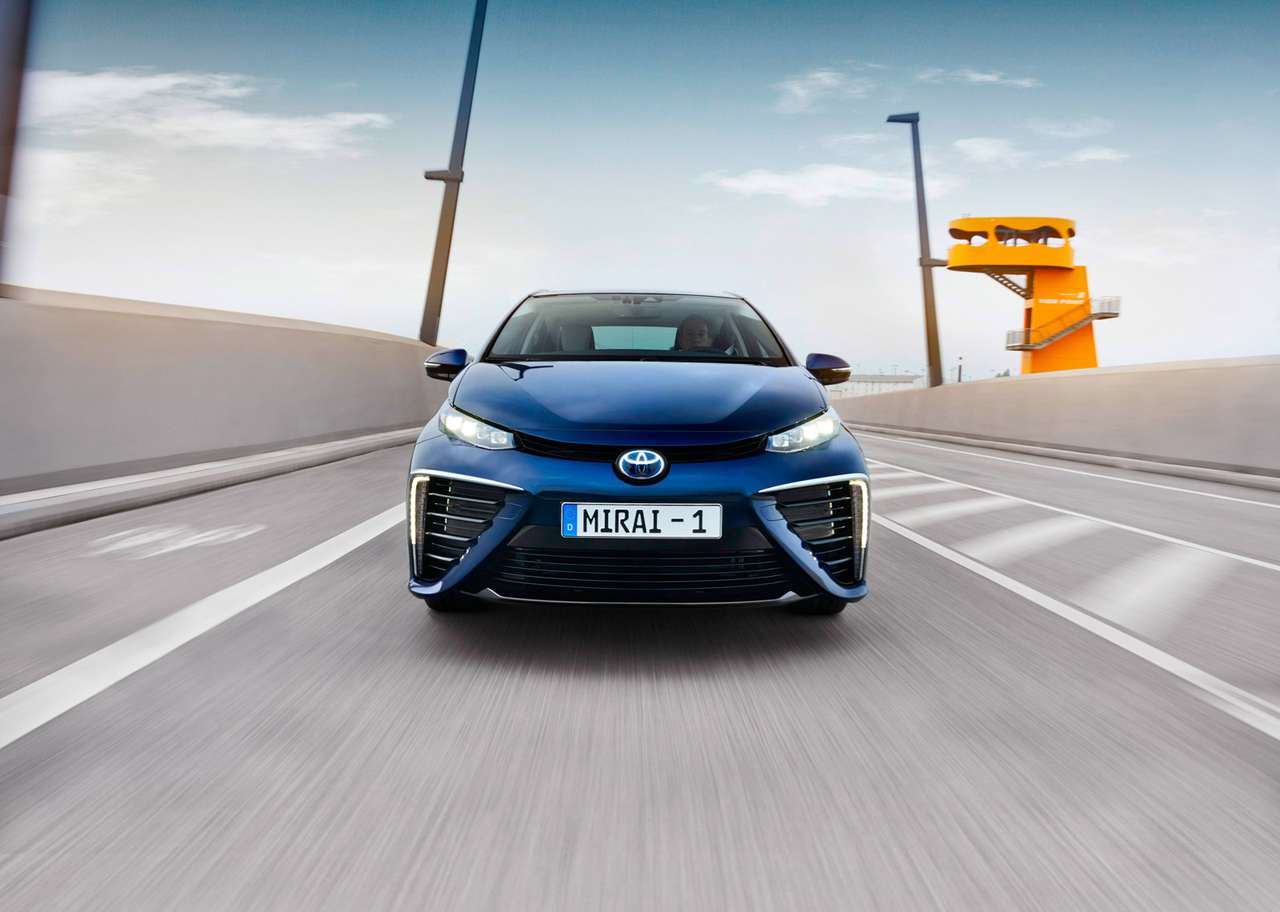 Toyota Mirai. Производство Япония. От 66 000 евро в Германии.
