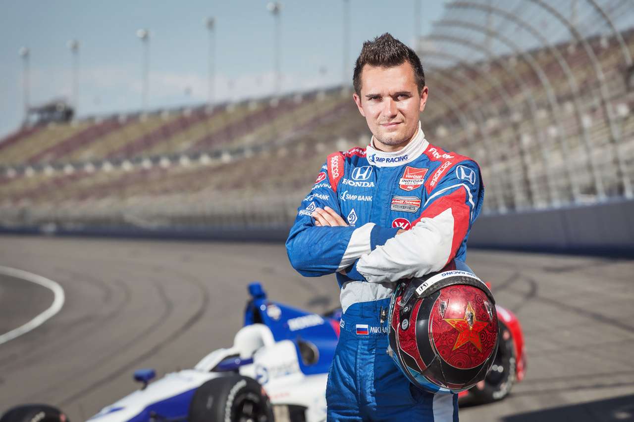 Михаил Алешин, как победитель опроса, получит бронзовую статуэтку богини Ники.