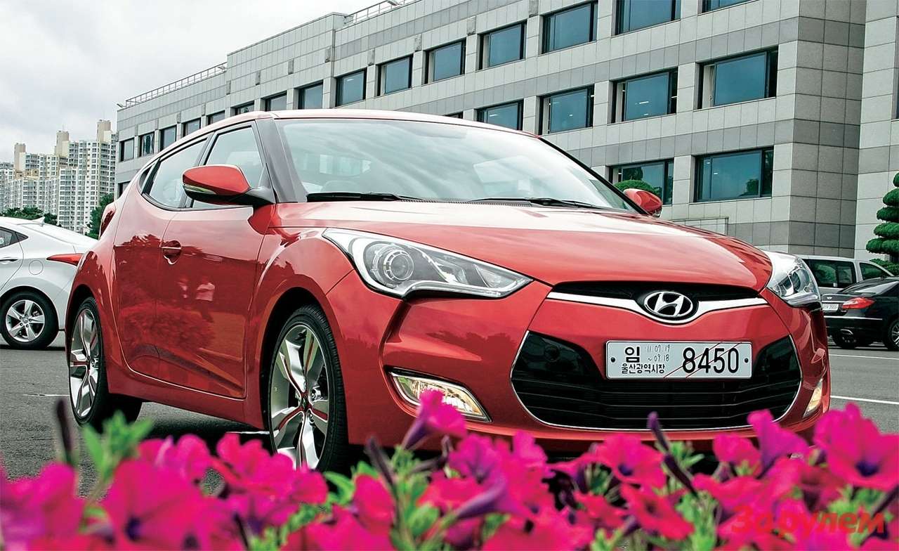 Спереди он симпатичен, не более того. Зато с любого иного ракурса еще и самобытен.