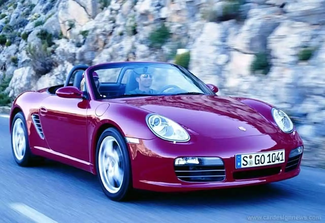 Porsche за год продал 75000 автомобилей