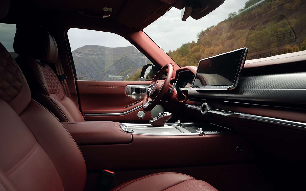 Интерьер Tank 700