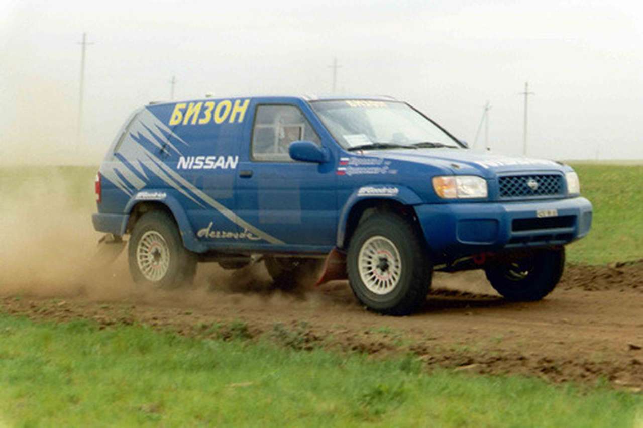 Nissan Pathfinder бросает вызов