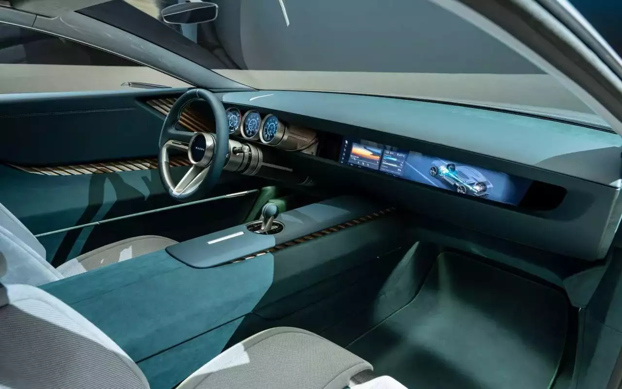 Крупнее Mazda 6: японский бренд показал новую флагманскую модель