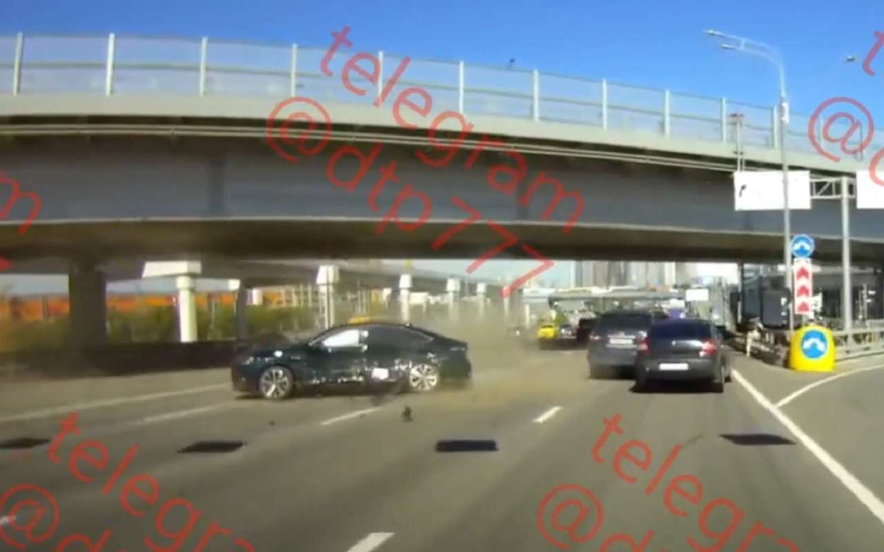 Лихач на Audi A7 спровоцировал жесткое ДТП на Волгоградском проспекте Москвы