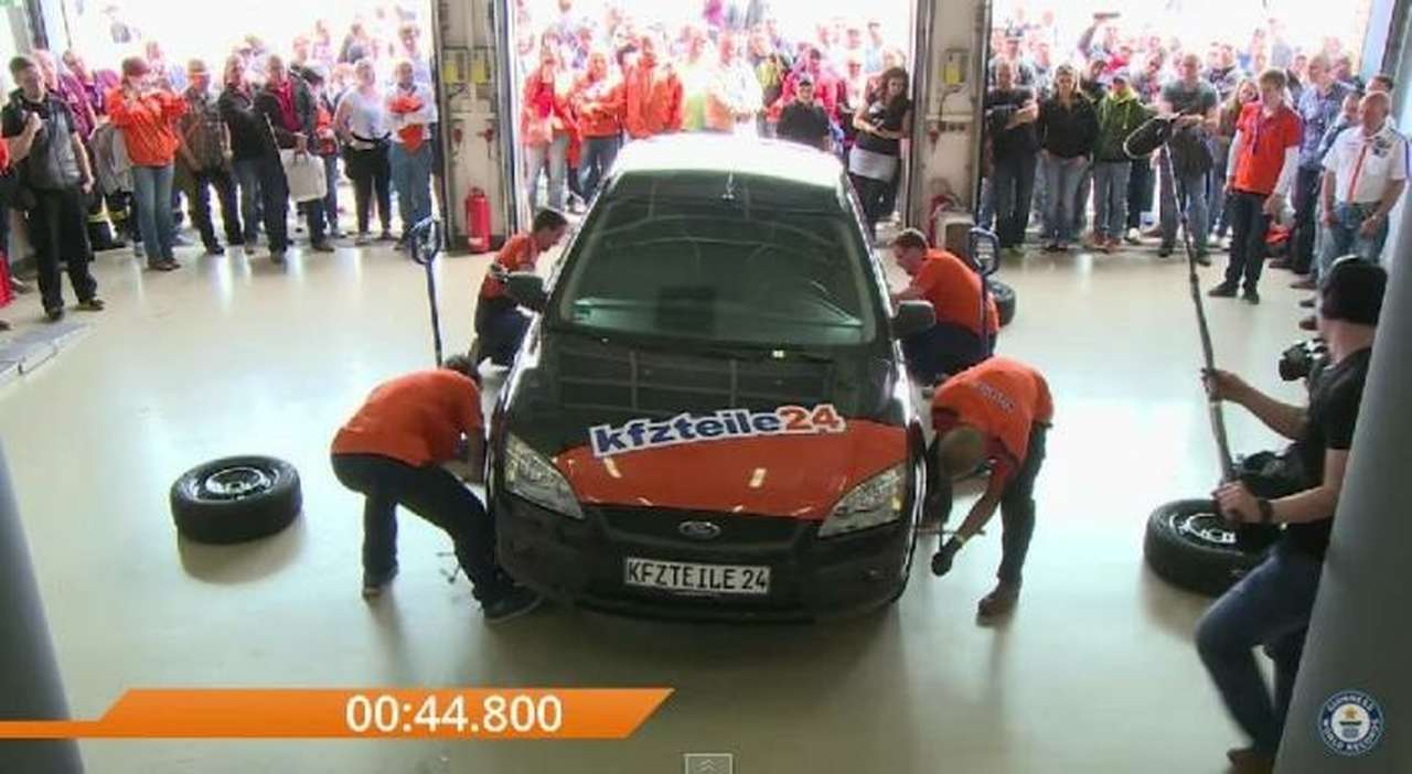 Немцы поставили мировой рекорд по скорости смены колес (ВИДЕО)