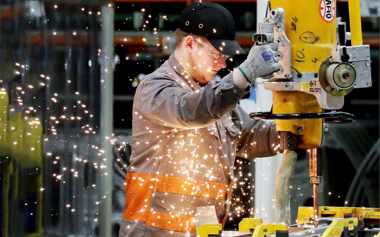 Правительство урезало господдержку автопрому