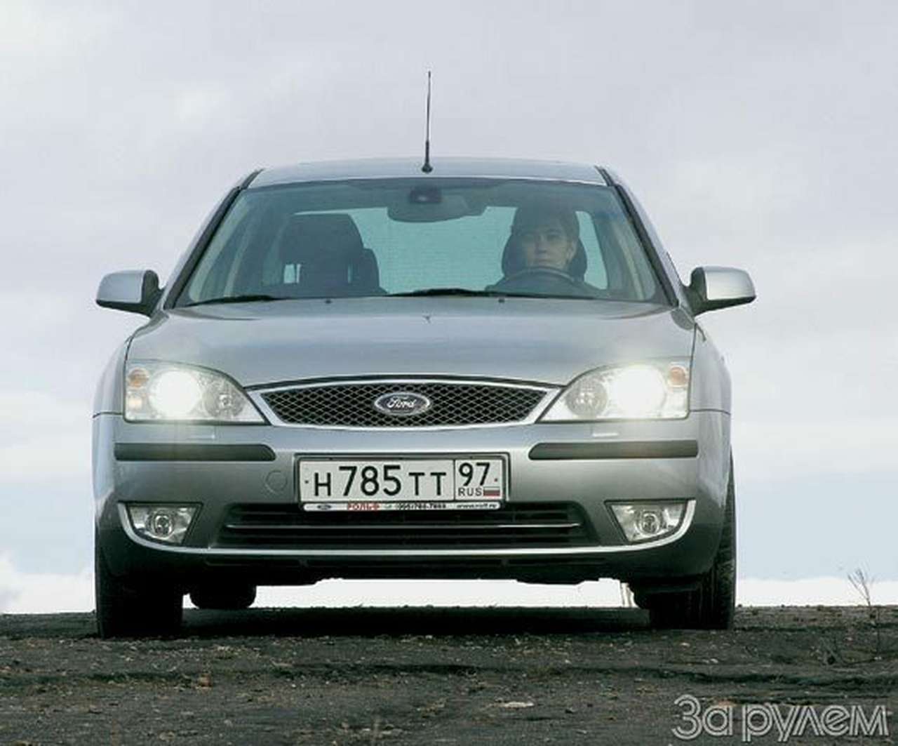 Ford Mondeo 2.2 TDCI Едет трактор ...