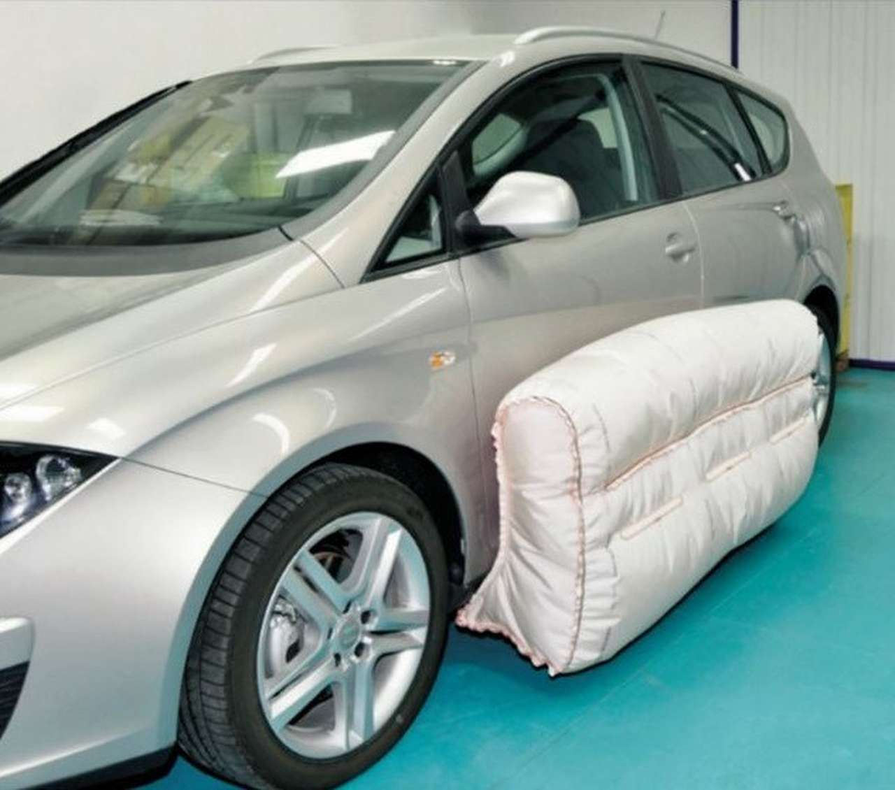 TRW Automotive разработала внешние подушки безопасности